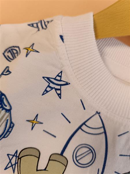 میکی astronaut