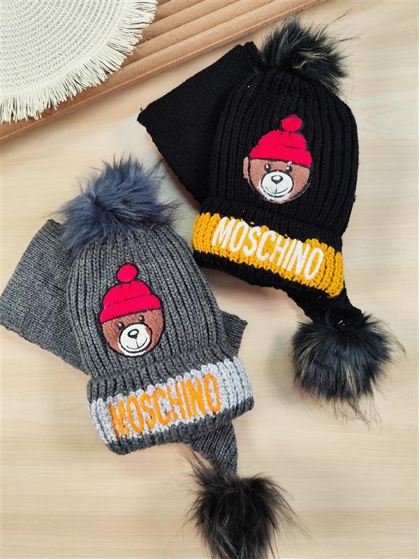 کلاه و شال گردن moschino