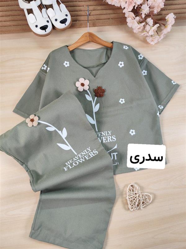 کراپ شلوار گل‌های سفید 
