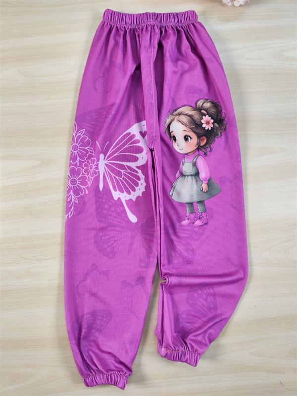 تیشرت شلوار دختر و گل‌های صورتی 