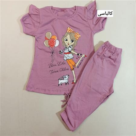 تیشرت شلوارک دخترک عکاس