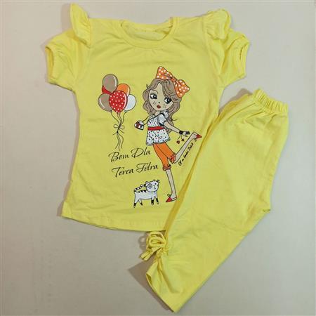 تیشرت شلوارک دخترک عکاس