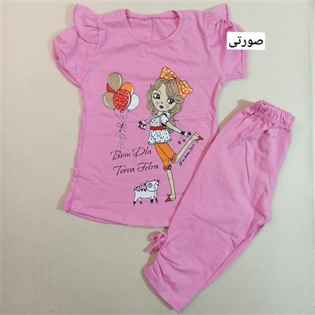 تیشرت شلوارک دخترک عکاس