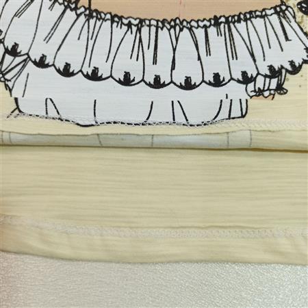 تیشرت شلوارک دخترک و پروانه